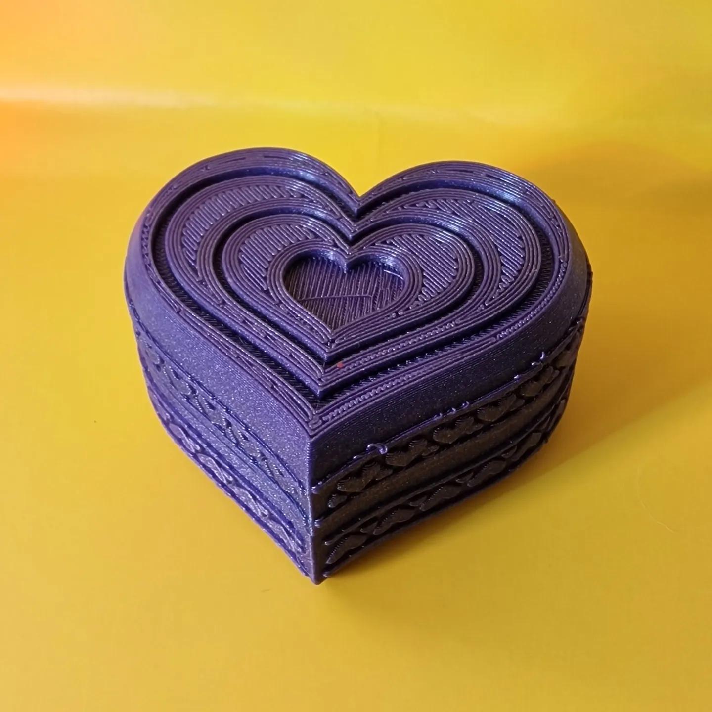 Valentine's Heart Shaped Box (Remix of Simple Heart Box with Lid) 3d model