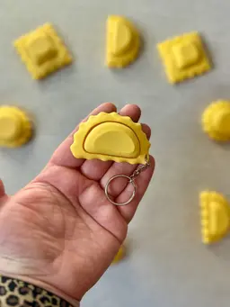 So cute! Now I want a heart shaped one 🥰 3d model