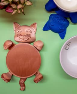 Cute Cat Mug Hugger: Self-Adjusting Coaster 3d model