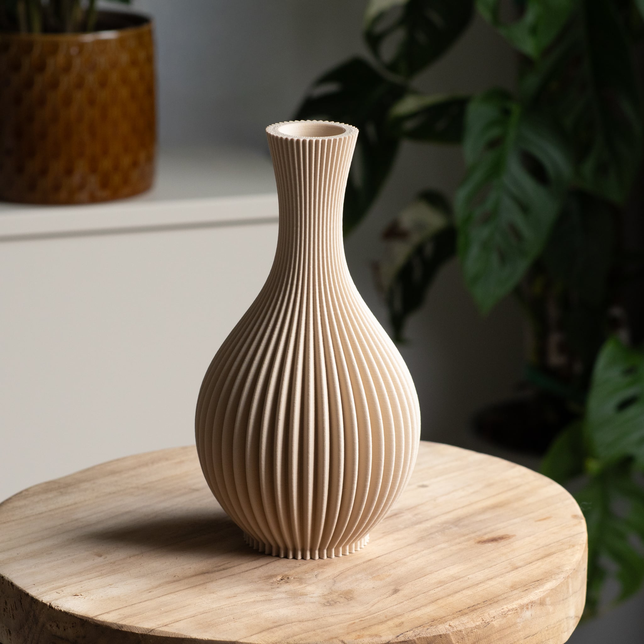 Vase JULIA - Elegant Curved Vase 3d model