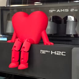 Cute Articulated Heart Buddy – Valentine Desk Toy STL 3d model