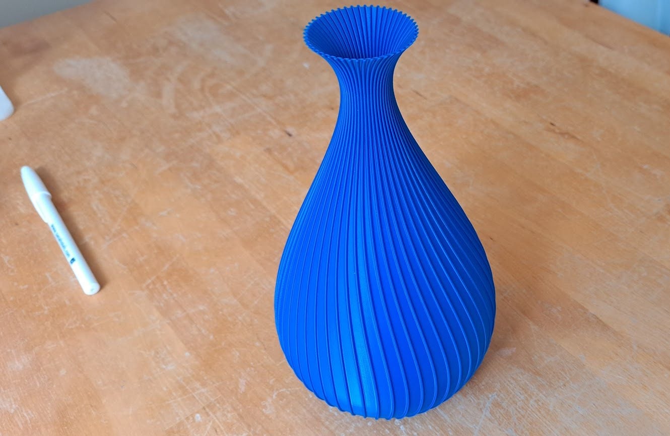 Vase with Embossed Splines 3d model