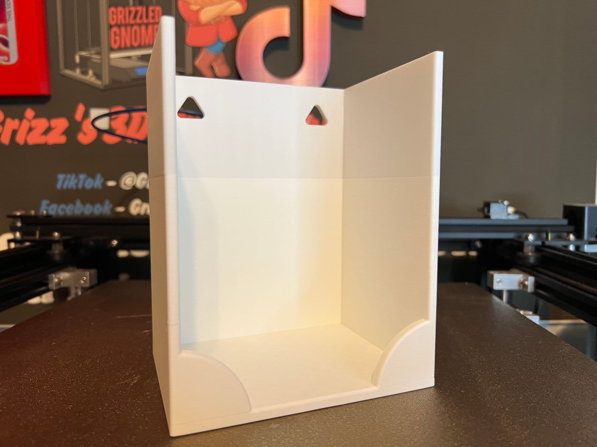 Funko wall mount case - Print in place 3d model