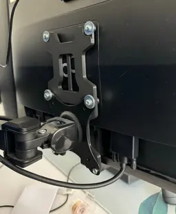 Works great! Even vertically. I thin it was meant to be used horizontally? This is a 24" monitor. 3d model