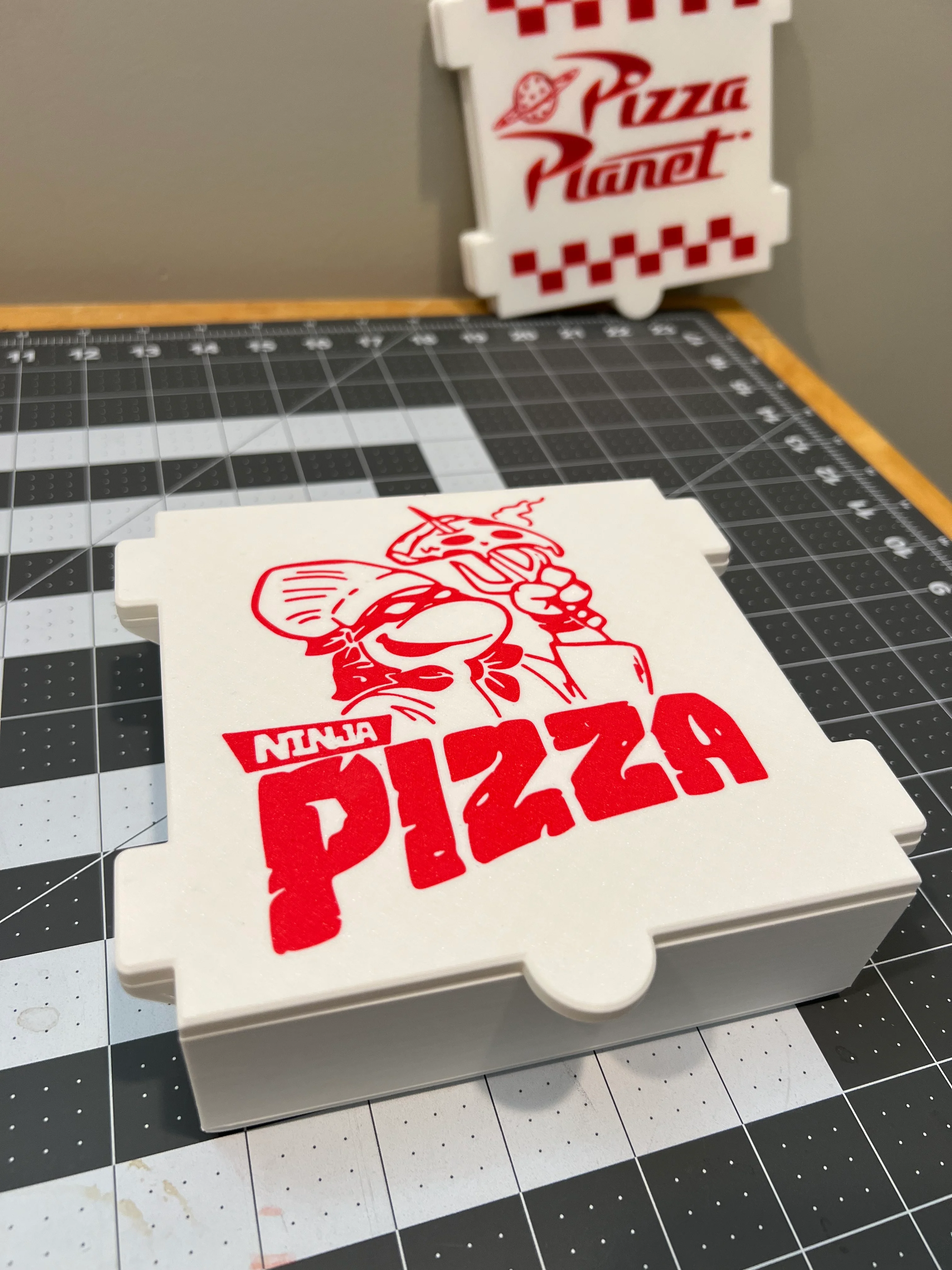 Pizza Deck Box with Swappable Lids 3d model