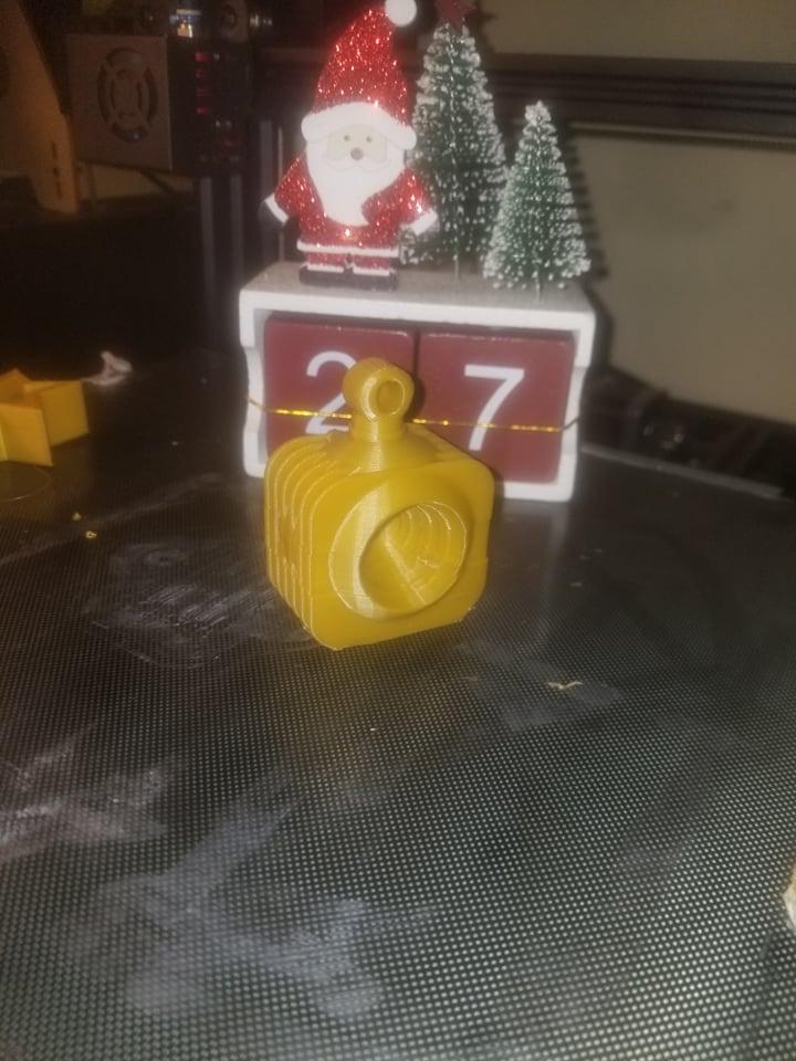 FHW: Classic Christmas Ornament (gravity center) 3d model