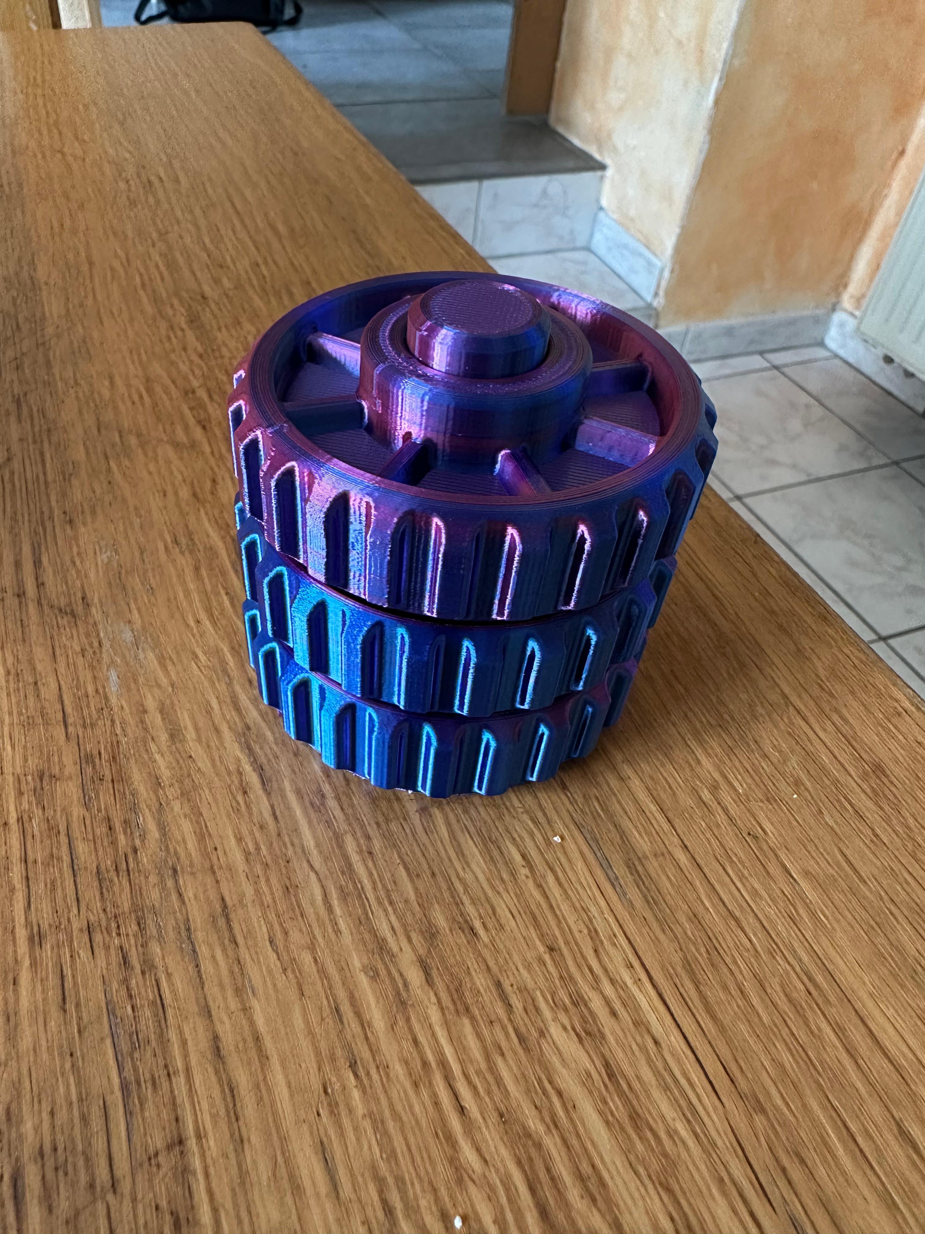The Impossible Planetary Gear Fidget - worked perfectly with silk filament .. no change from standard settings.   had to force the gears a bit after printing but otherwise great work - 3d model