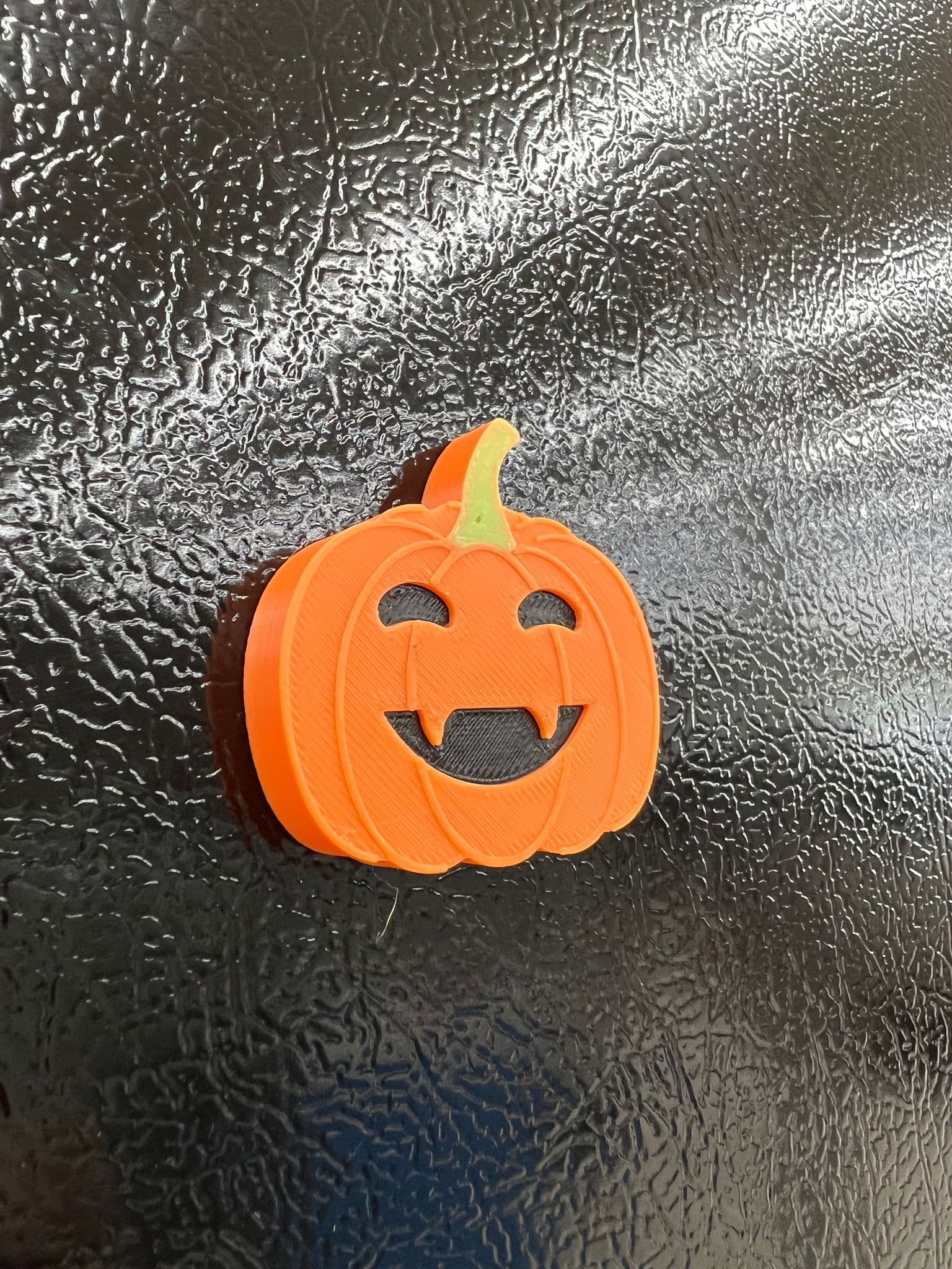 Spooky fridge magnets - Really happy vamp - Print in place 3d model