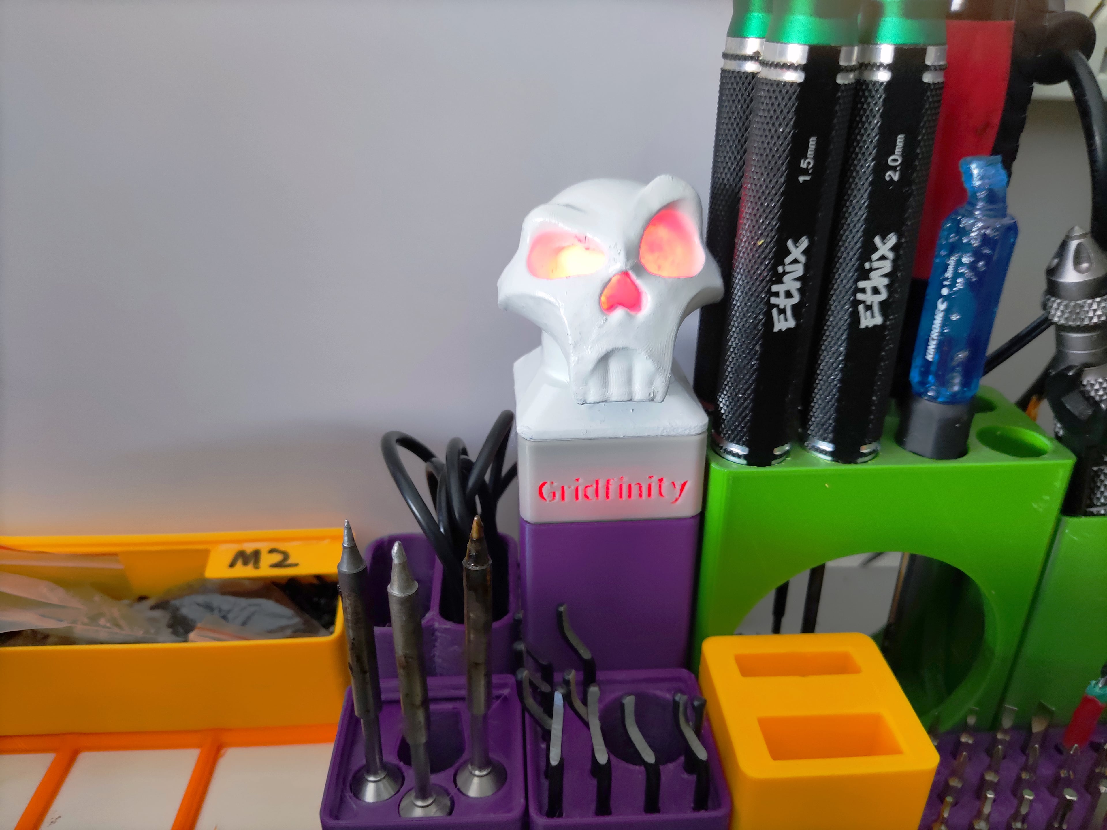Gridfinity LED light up skull 3d model