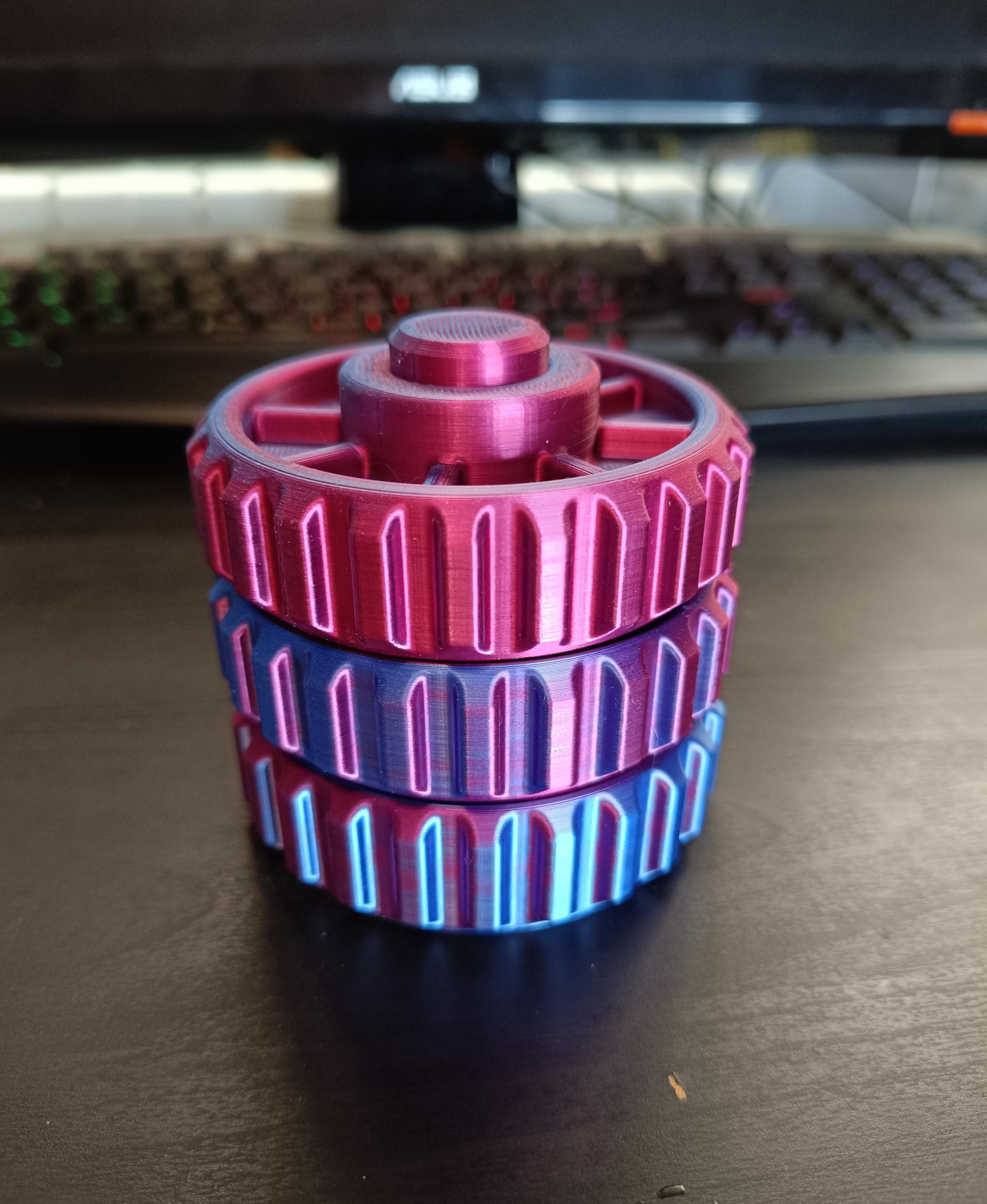 The Impossible Planetary Gear Fidget - The Impossible Planetary Gear in Magic Dual Color PLA - 3d model
