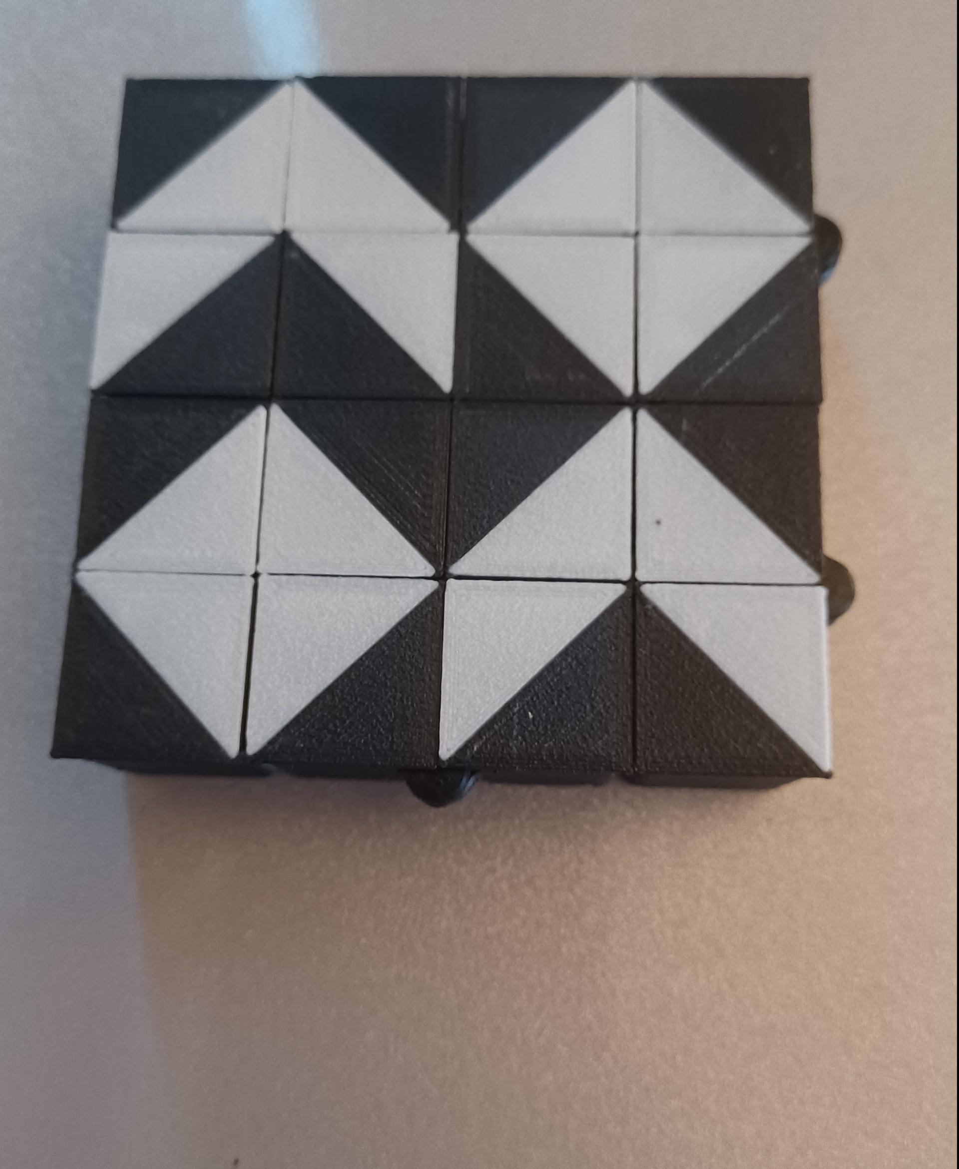 Auxetic Tile // 18mm Diagonal Split - This was a fun first project! Getting the two colors on the tiles ended up not being as scary as I thought it would be.  - 3d model