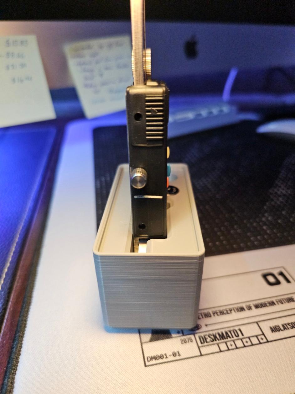 Gridfinity Neiko Caliper Holder - This model doesn't fit my Neiko 6" metal caliper like the title suggests. The width of the body of the "brains" doesn't match the opening. Guess I'll try to sand it down, feels like a waste of a 4 hour print though. - 3d model