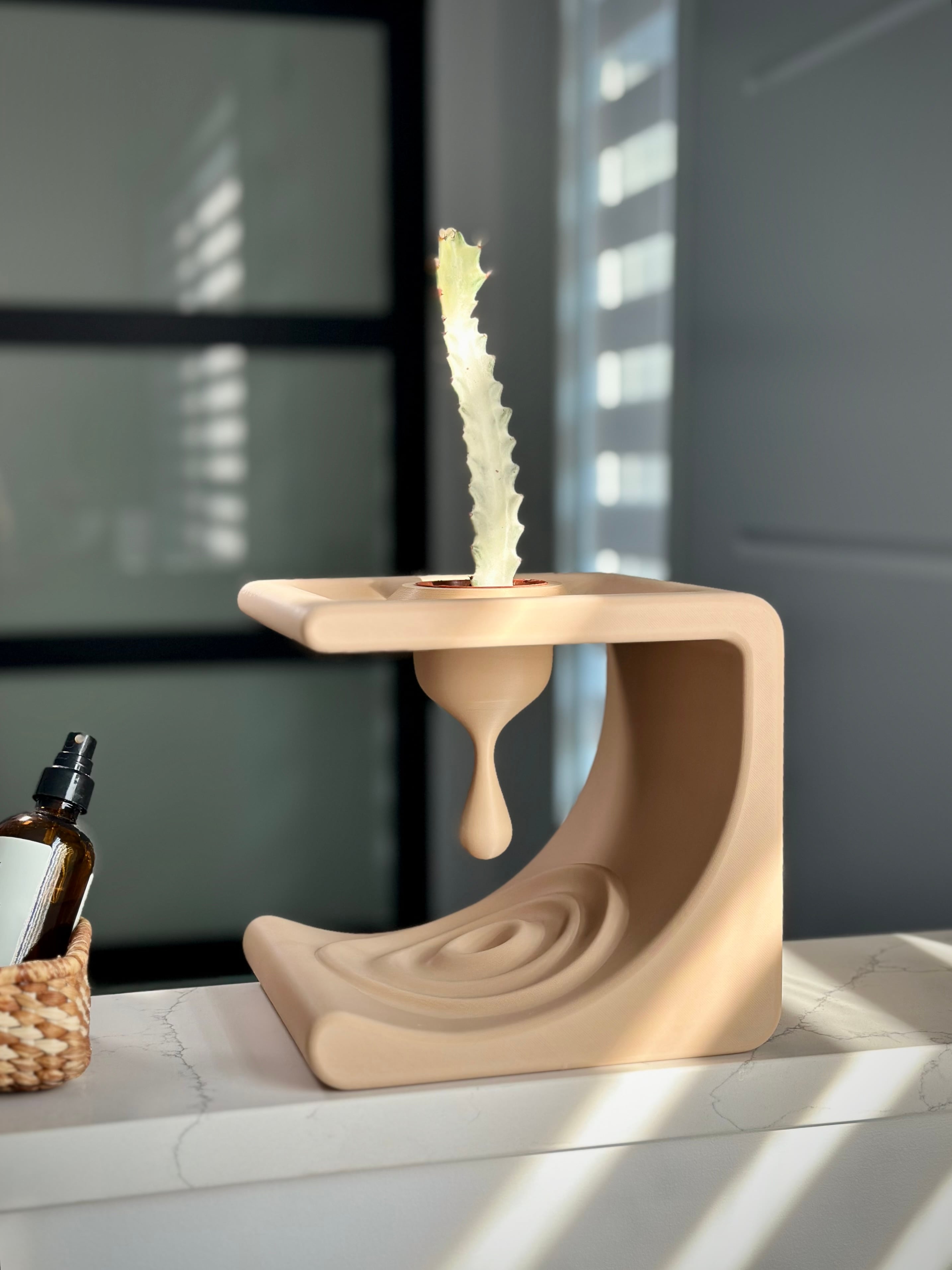 Comma Shelf: A Minimalist Design for Everyday Essentials 3d model