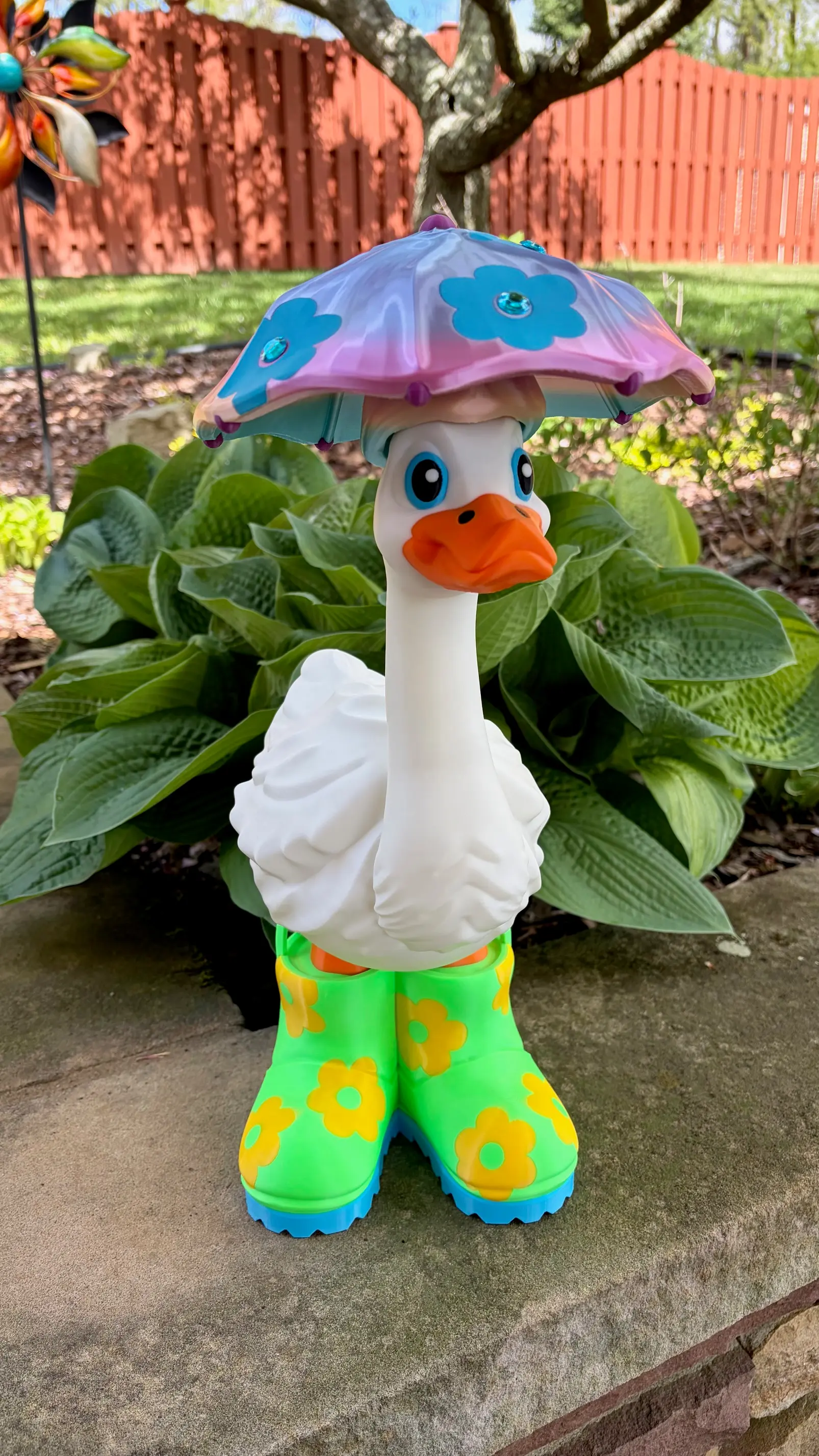 Very cute, I look forward to additions to the gooses outfits. Printed on Snap Maker U1 - PLA 10% infill. I should have slightly up sized the umbrella hat. The silk PLA shrunk and it's not a perfect fit.