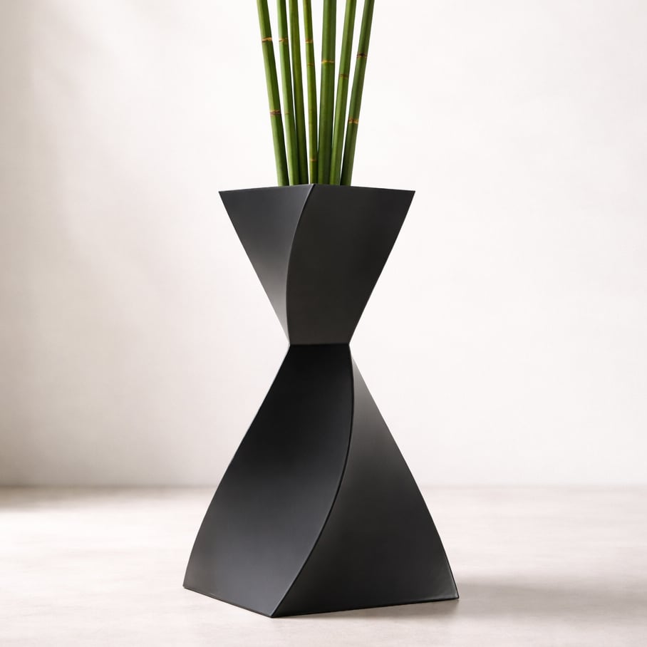 TWISTED HOURGLASS VASE 3d model