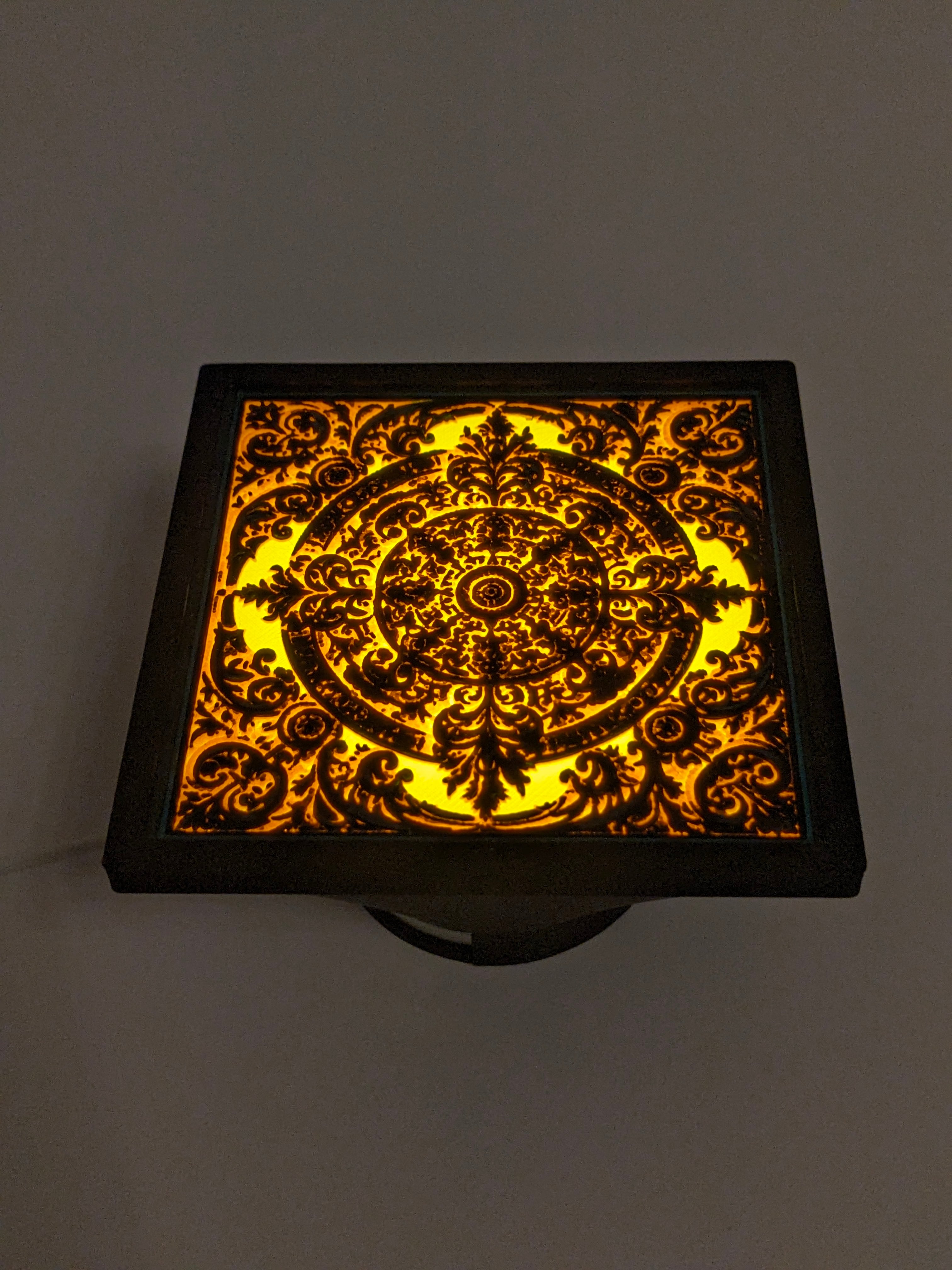 Ornate Leafy Pattern HueForge 3d model