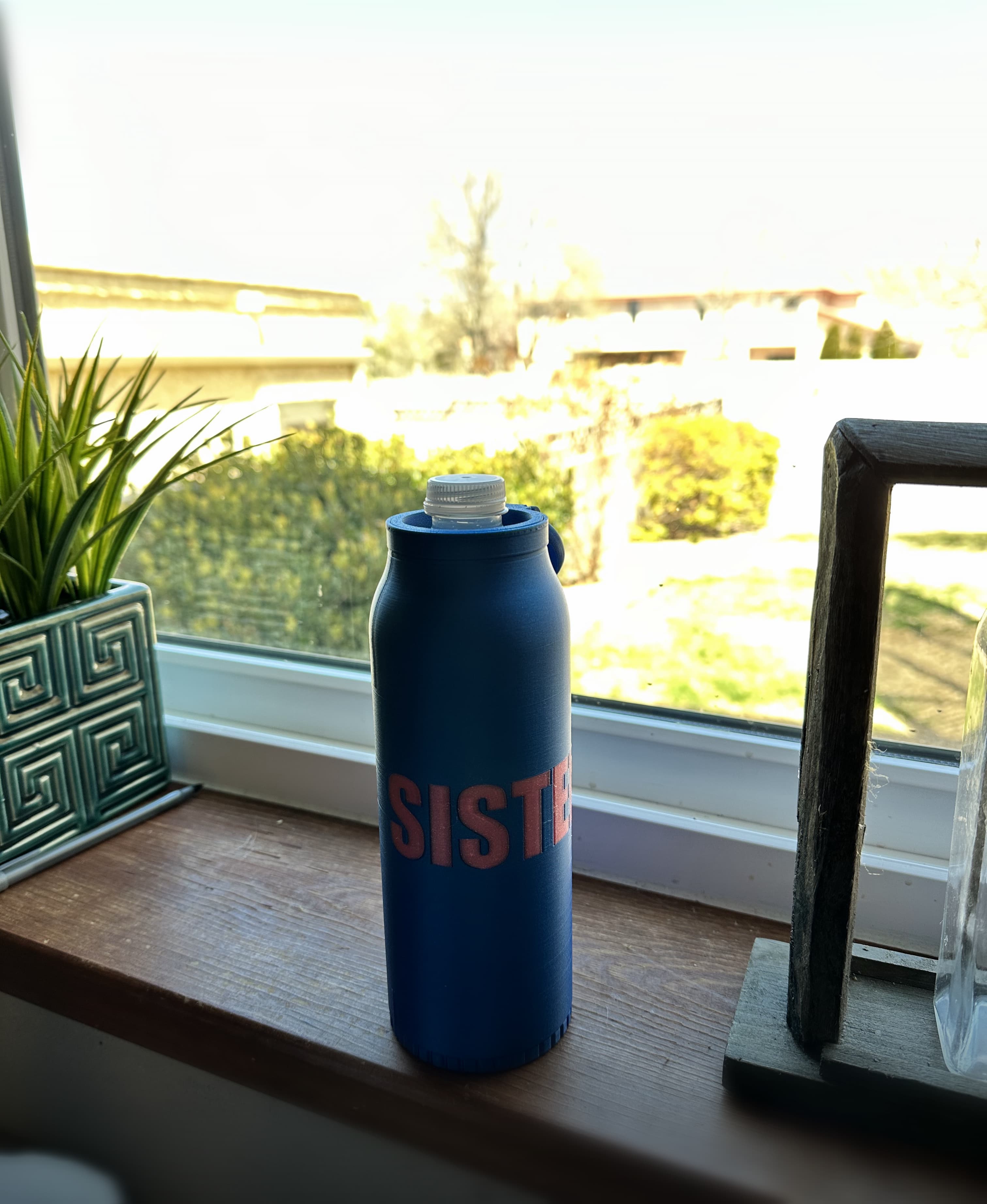 Water Bottle Cover - Print in Place hook and ring, never mix up water bottles again! 3d model