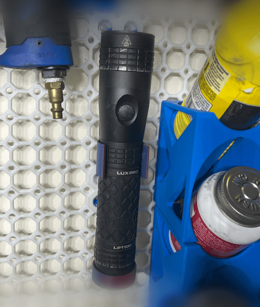 40mm Flashlight Clip - Multiboard Compatible 3d model