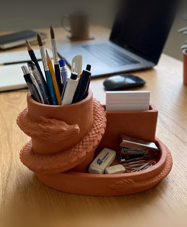 Mythical Dragon Desk Organizer – Decorative Stationery Holder and Catch-all Tray for Home Office 3d model