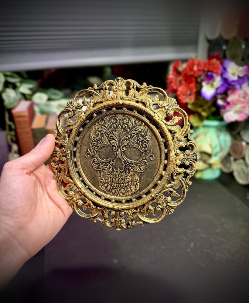 Gothic wall frame and spine hugger display 3d model