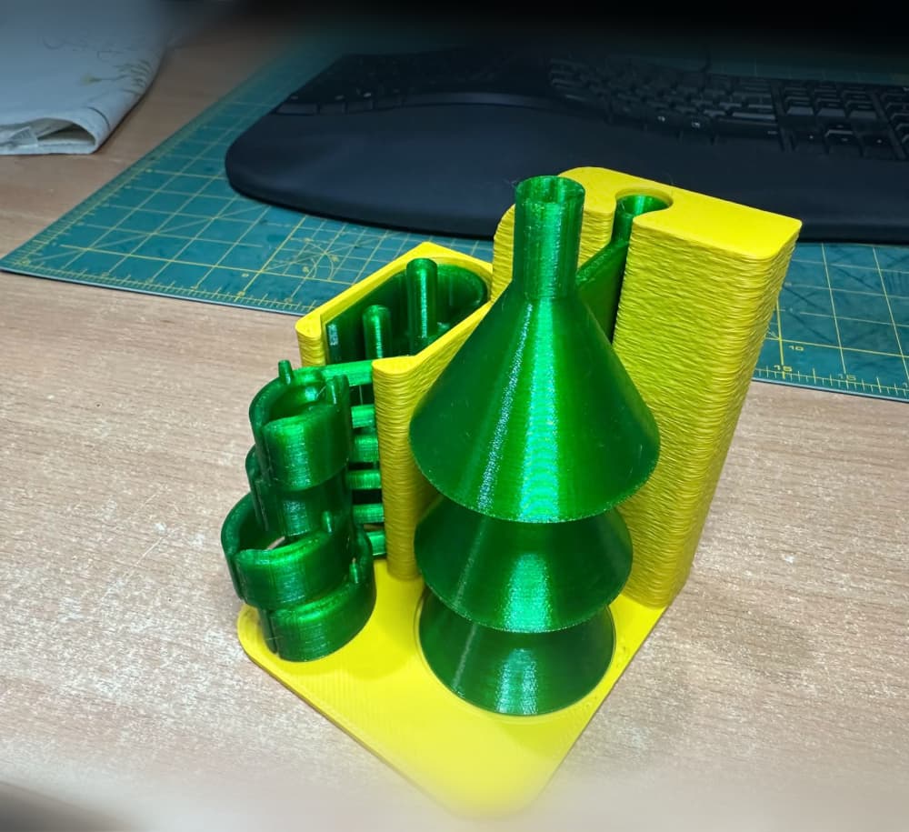 Bottle transfer funnel stand.stl 3d model
