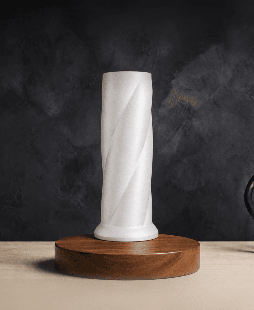 Vase Torsadé Blanc Décoré 3d model