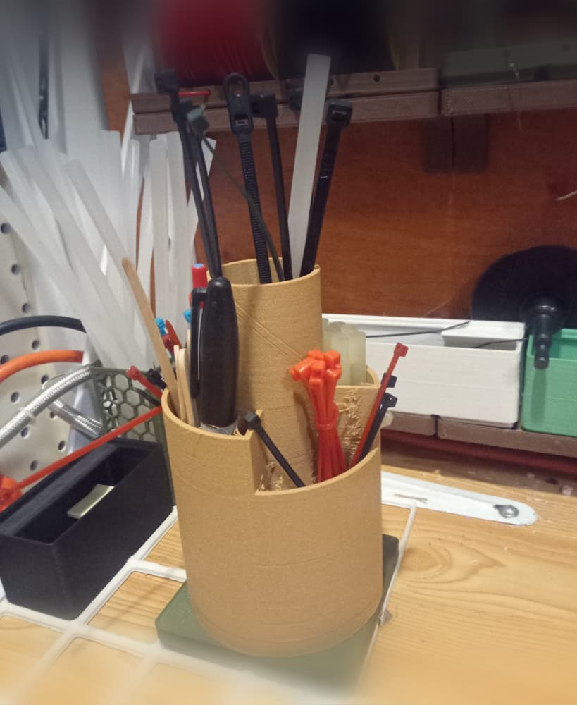 2x2 GridFinity - Rotative Zip Ties And Stuff Holder 3d model