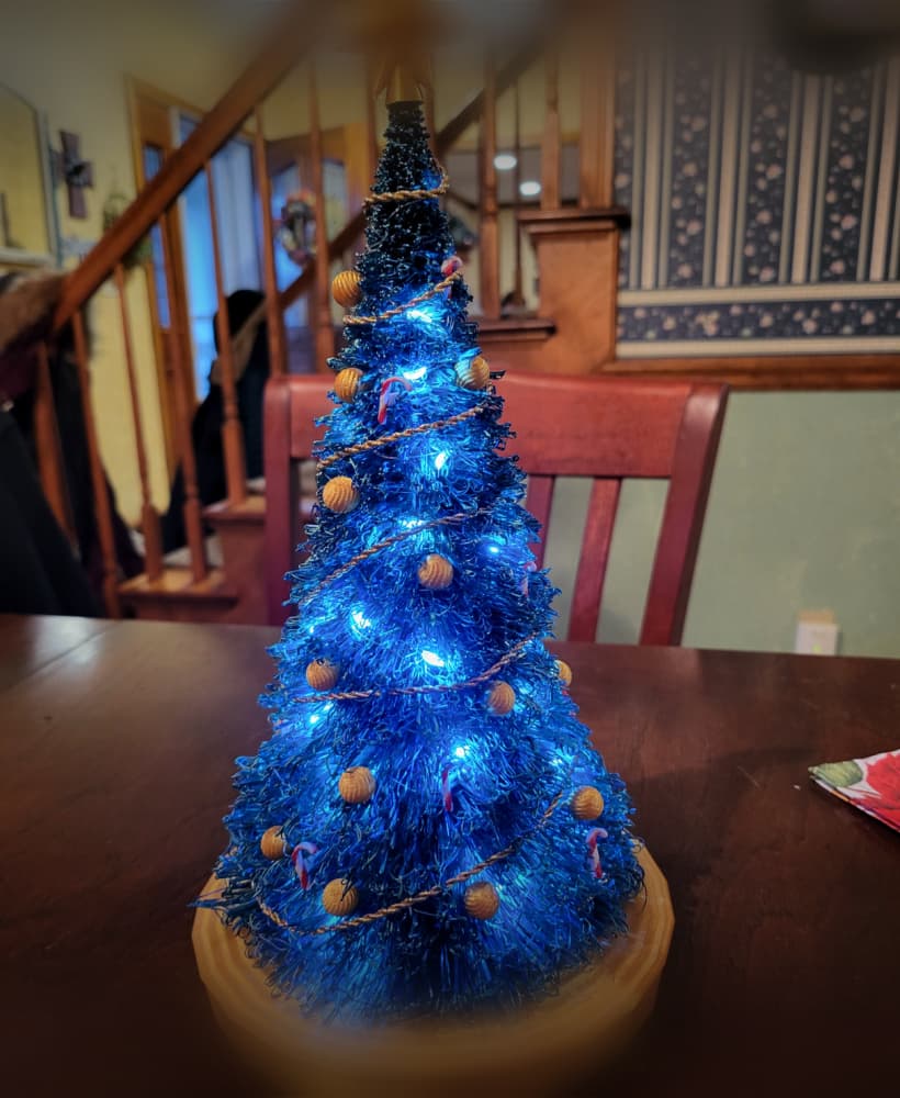 Christmas trees with reusable ornaments 3d model