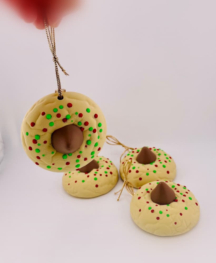 Holiday Kiss Cookie Ornaments 3d model