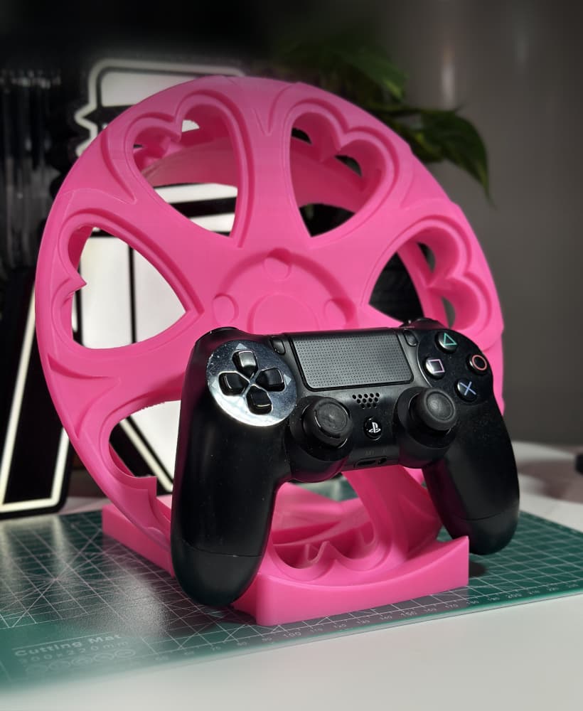 Heart Wheel Inspired Controller and Headphone Stand 3d model