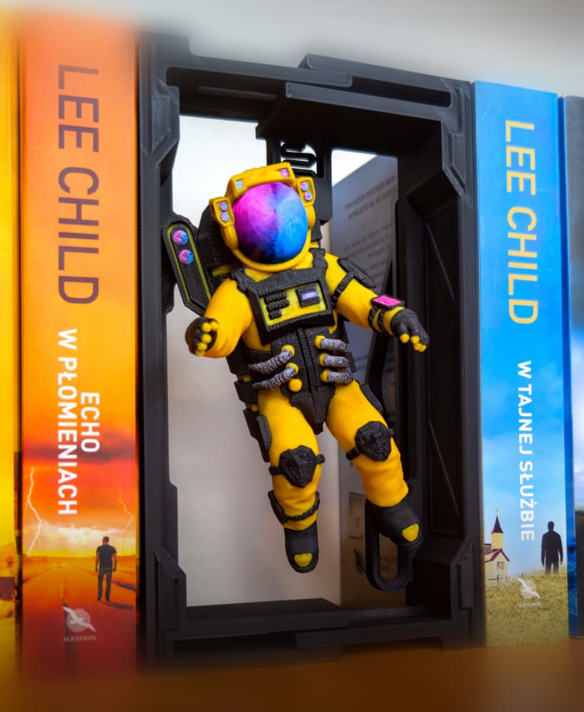 Floating Astronaut: Adjustable Book Nook 3d model