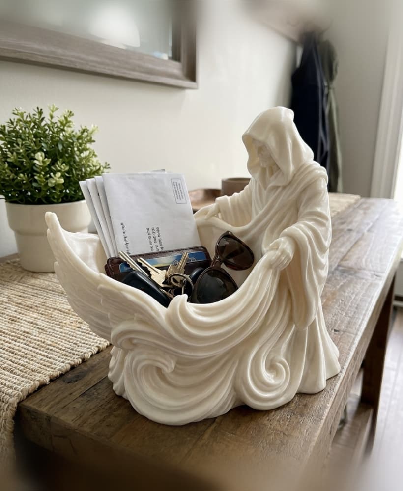 Ethereal Hooded Spirit Catchall Bowl – Sculptural Entryway Organizer & Key Holder 3d model