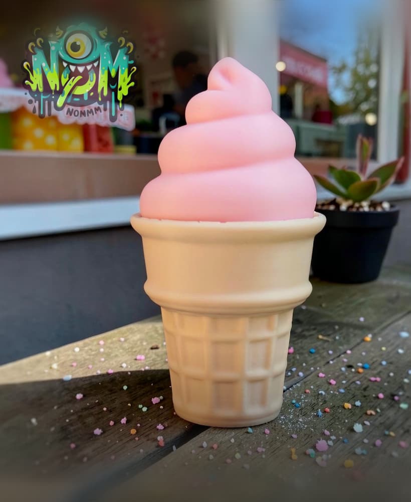 Ice Cream Pot & Cone Vase - Nomz 3d model