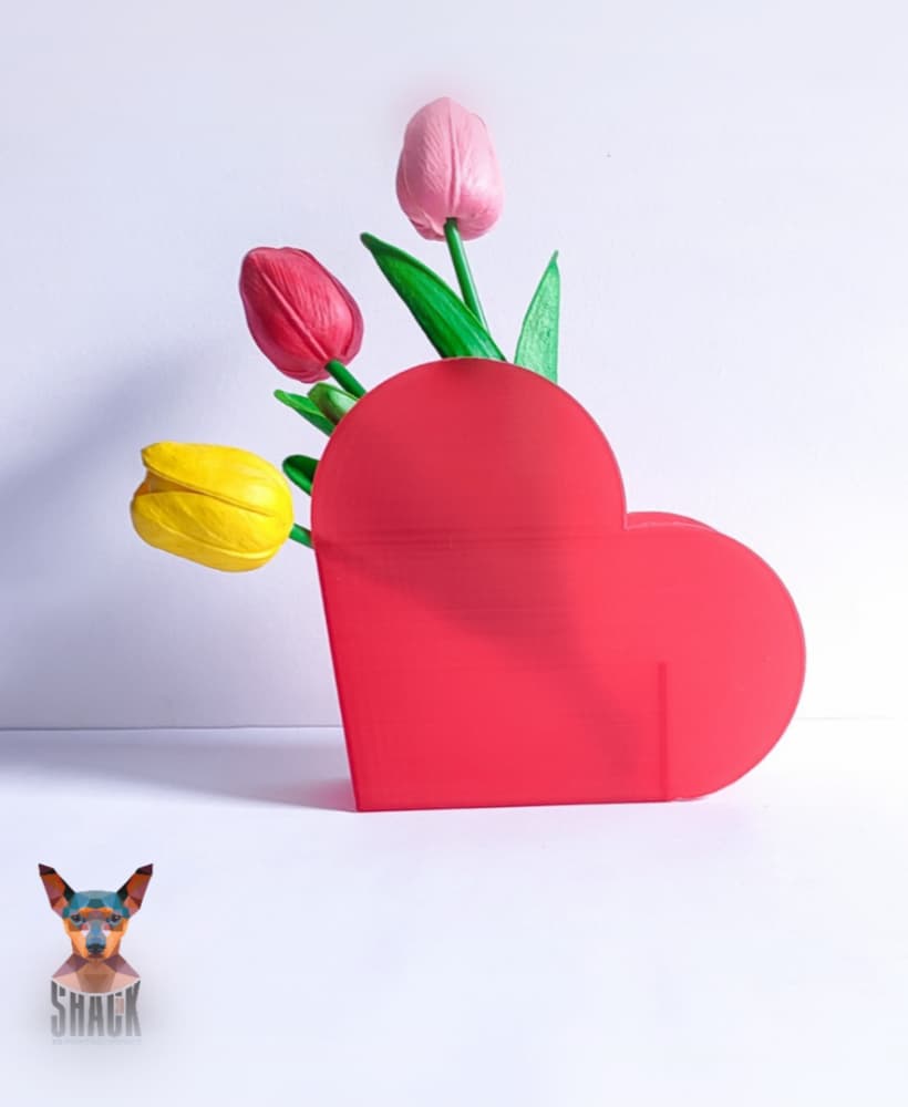 Heart-Shaped Vase 3d model