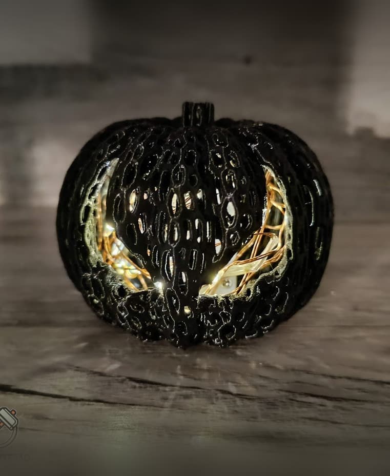 Voronoi Halloween Pumpkin with Venom Eyes 3d model
