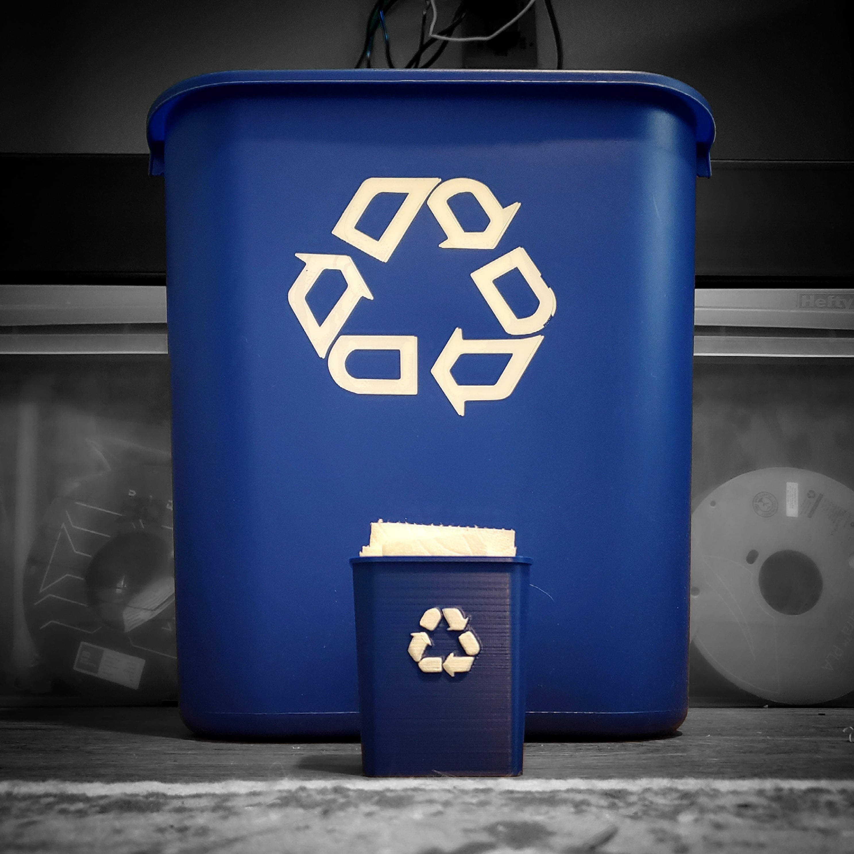 Mini Desktop Classic Recycling Bin 3d model