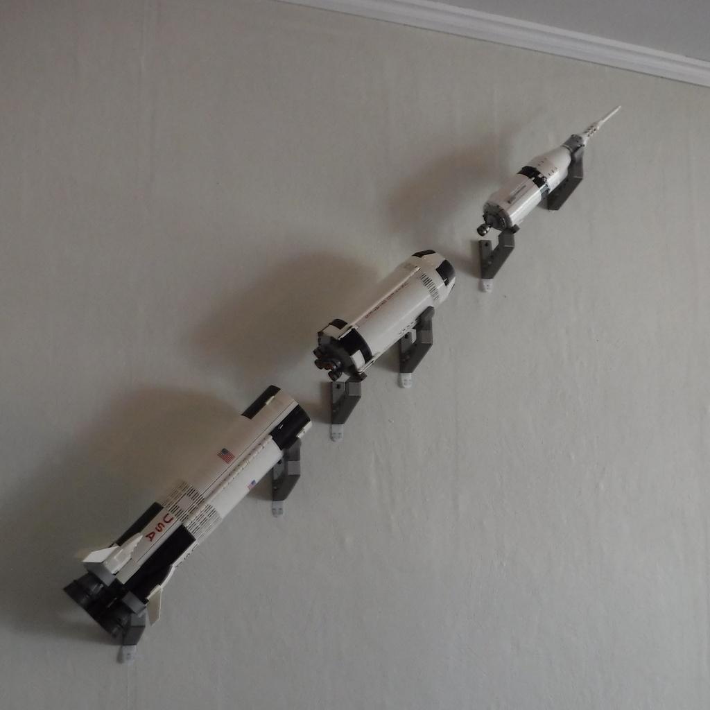 Wall mount for Lego Nasa Apollo Saturn V 3d model