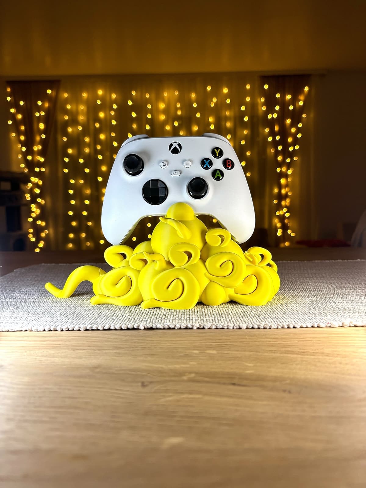 Universal Controller Stand Inspired By The Flying Nimbus Kintu un Universal controller stand inspired by the flying nimbus kintu un
