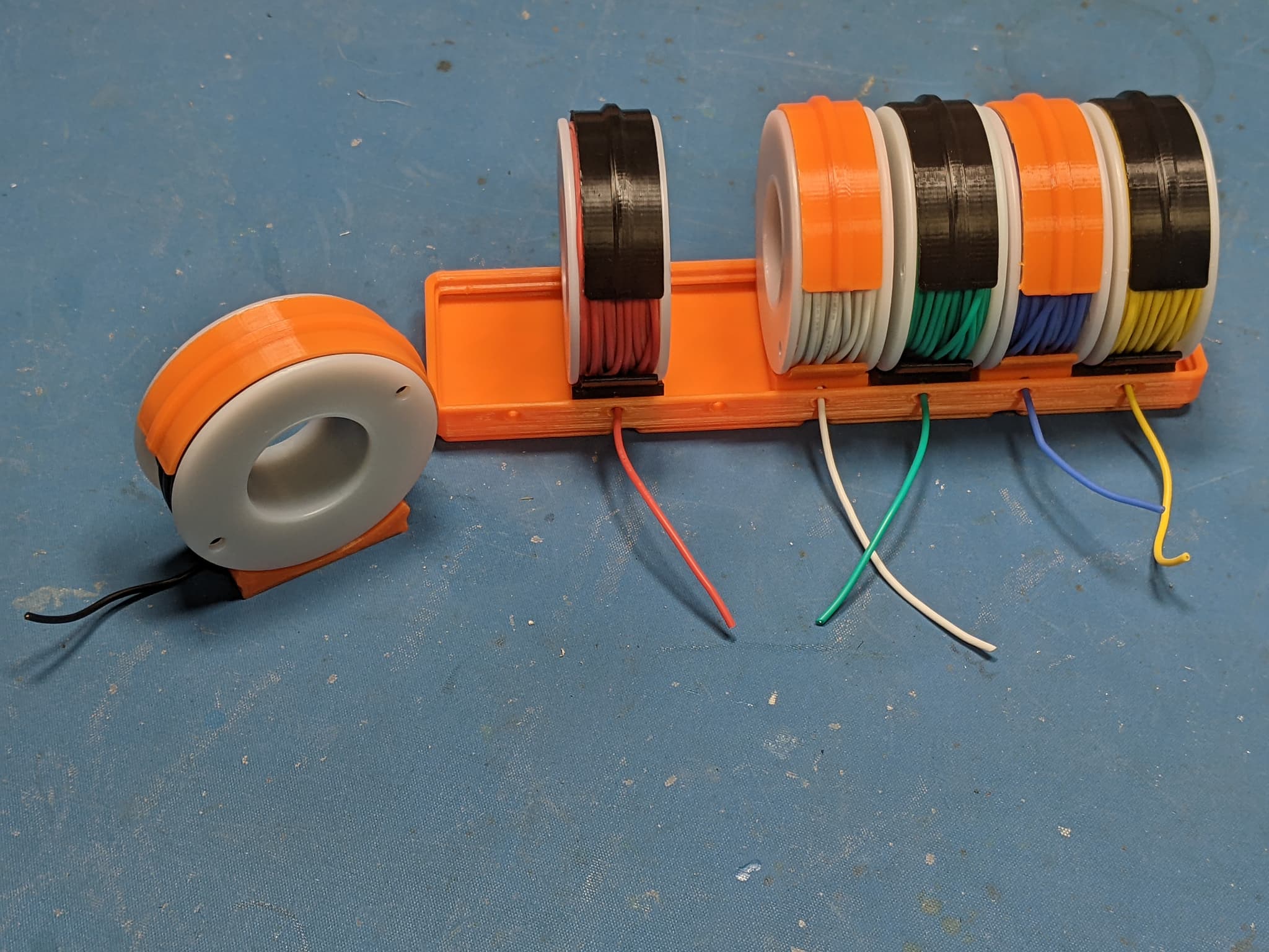 Wire Base Gridfinity 1x4 Silicon Wire Base - 3D model by beakerz on Thangs