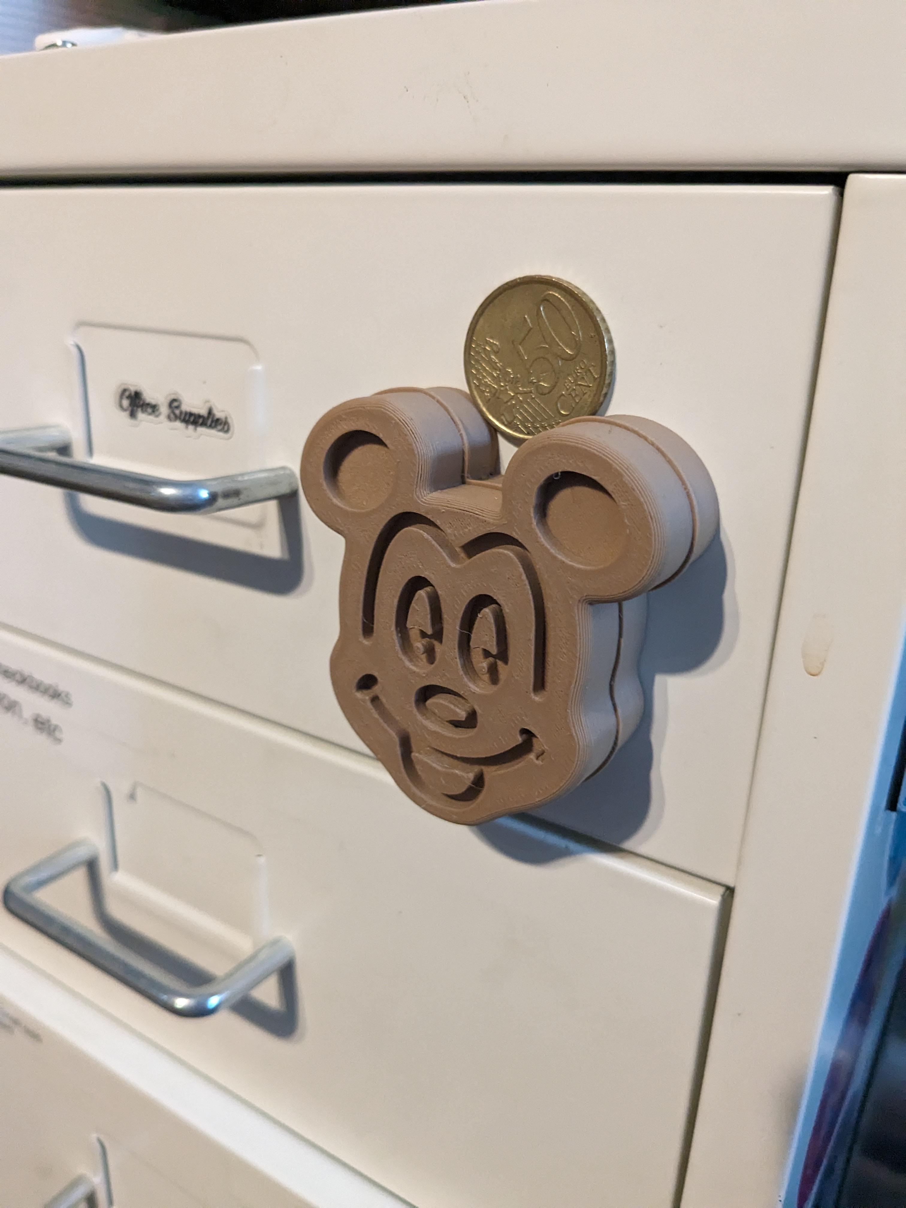 Smiling Mouse-shaped Waffle Magnet 3d model