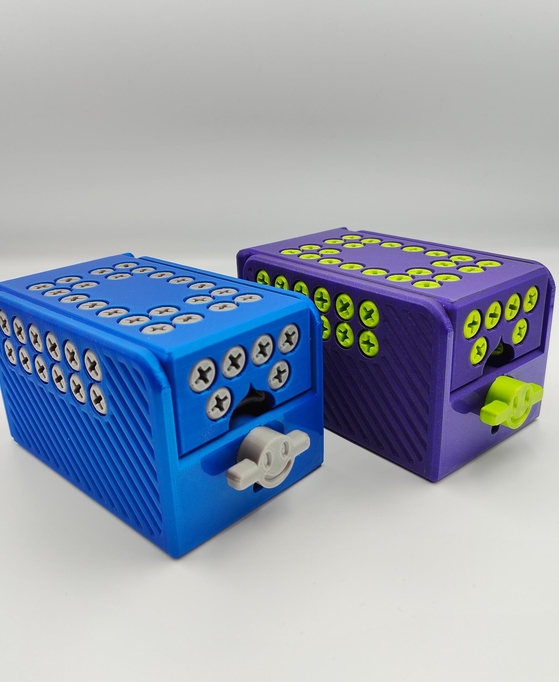 V2 MINI ANNOYING CARD/CASH BOX - "FULL SIZE MINI BOX" - 70 SCREWS, PRINT IN PLACE, ARTICULATING 3d model